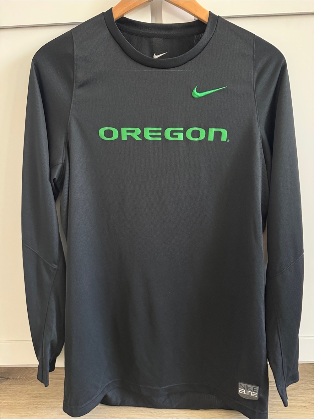 Nike Long Sleeve Performance Tee in Black with Green Oregon Logo